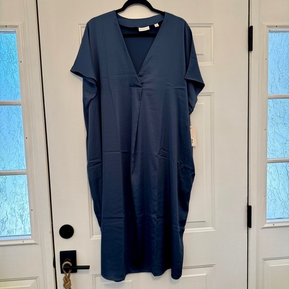 NWT - VAN WINKLE & CO. V-Neck Short Dolman Sleeve Satin Midi Nightgown - Size: L - Picture 2 of 6